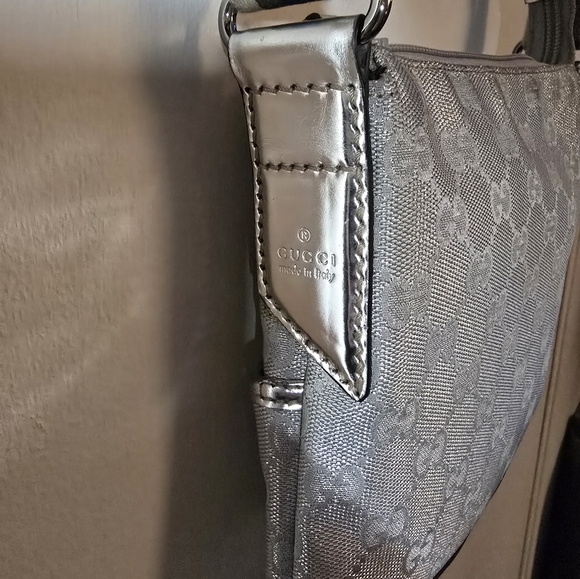 Gucci Silver Guccisima Crossbody Bag - Picture 9 of 16